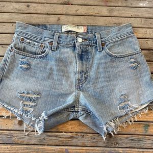 Levi’s Distressed jean cut off shorts size 8
